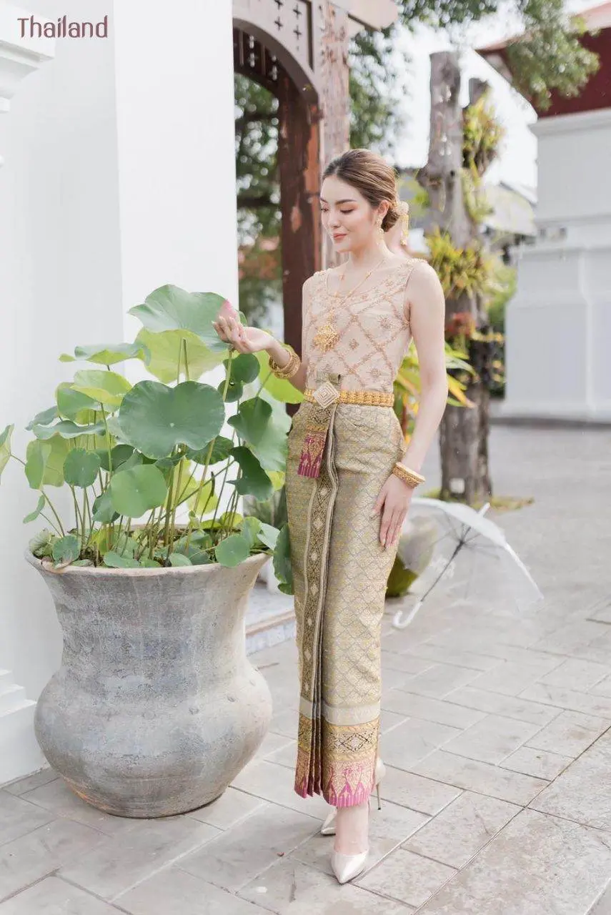 THAILAND 🇹🇭 | Thai Dusit Dress: Thai National Costume