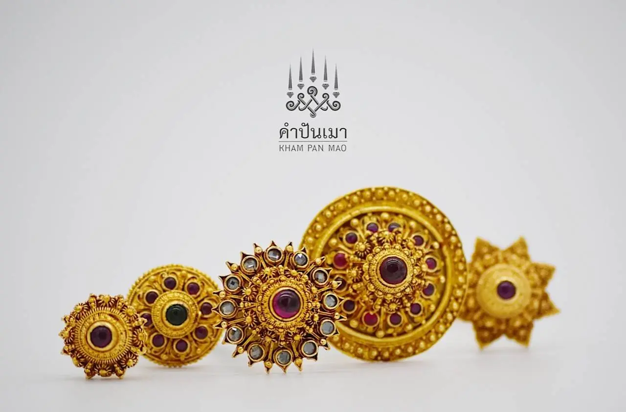 หลากหลายช่องทางการเยี่ยมชมผลงาน IG : https://www.instagram.com/khampanmao FB : https://web.facebook.com/KHAMPANMAO  #รังสรรค์ผลงานด้วยใจรักเพื่อคุณ #คำปันเมา #KHAMPANMAO #เครื่องประดับอันชวนให้หลงใหล #เครื่องประดับโบราณ