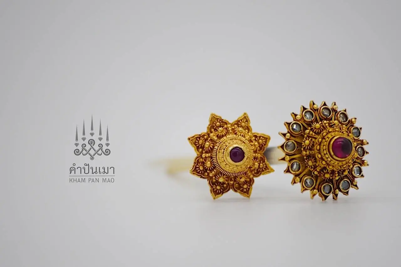 หลากหลายช่องทางการเยี่ยมชมผลงาน IG : https://www.instagram.com/khampanmao FB : https://web.facebook.com/KHAMPANMAO  #รังสรรค์ผลงานด้วยใจรักเพื่อคุณ #คำปันเมา #KHAMPANMAO #เครื่องประดับอันชวนให้หลงใหล #เครื่องประดับโบราณ
