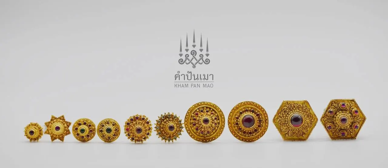 หลากหลายช่องทางการเยี่ยมชมผลงาน IG : https://www.instagram.com/khampanmao FB : https://web.facebook.com/KHAMPANMAO  #รังสรรค์ผลงานด้วยใจรักเพื่อคุณ #คำปันเมา #KHAMPANMAO #เครื่องประดับอันชวนให้หลงใหล #เครื่องประดับโบราณ