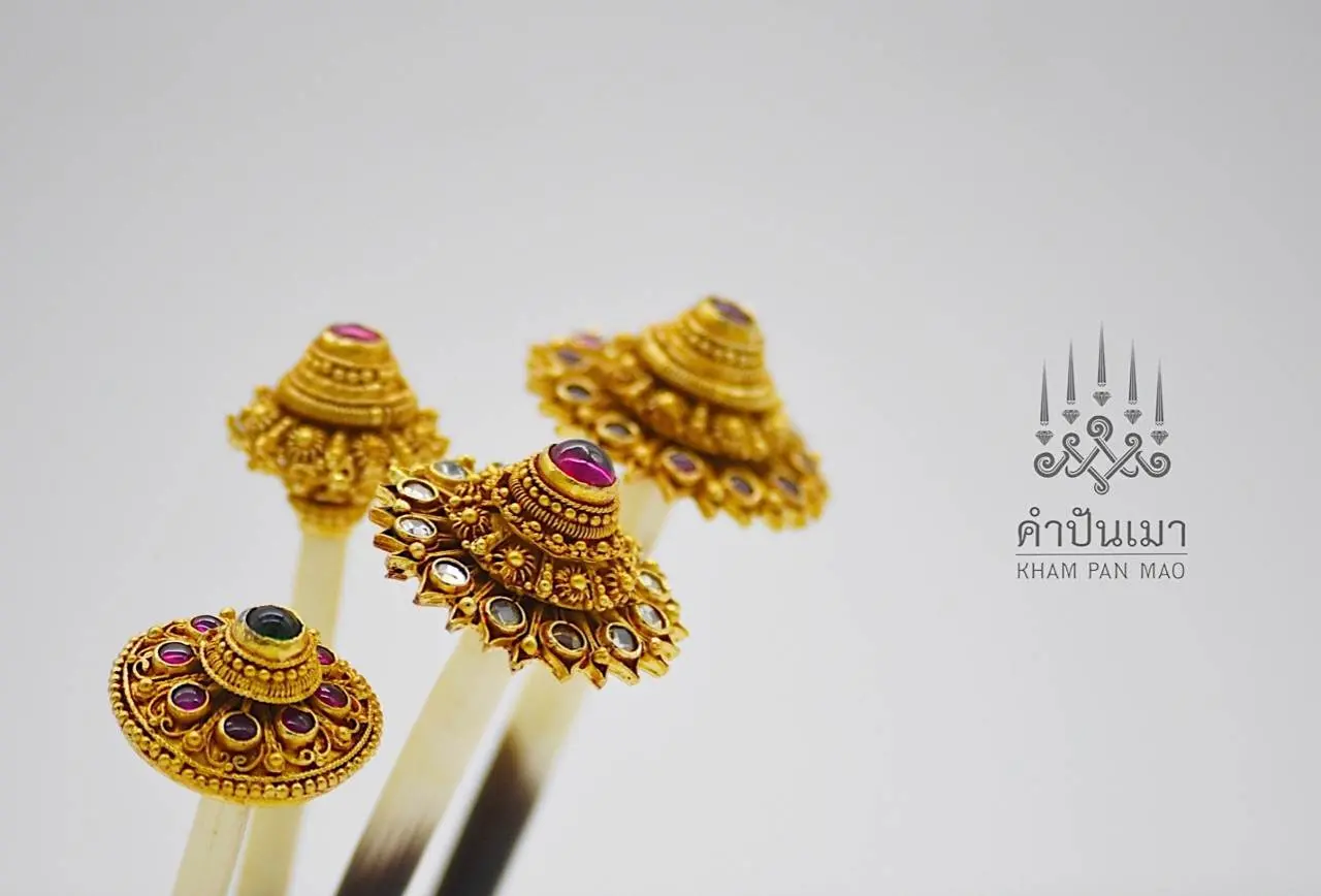 หลากหลายช่องทางการเยี่ยมชมผลงาน IG : https://www.instagram.com/khampanmao FB : https://web.facebook.com/KHAMPANMAO  #รังสรรค์ผลงานด้วยใจรักเพื่อคุณ #คำปันเมา #KHAMPANMAO #เครื่องประดับอันชวนให้หลงใหล #เครื่องประดับโบราณ