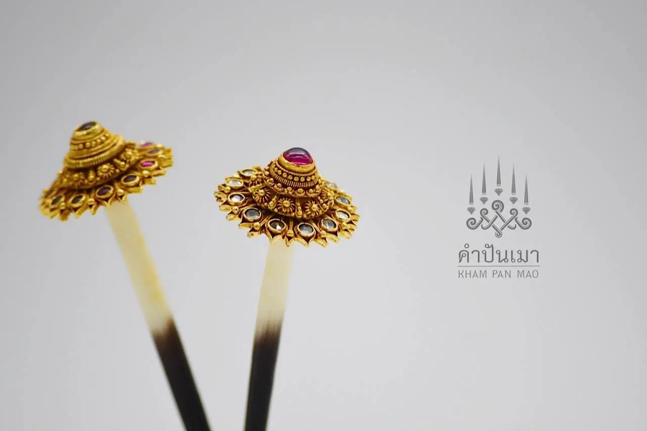 หลากหลายช่องทางการเยี่ยมชมผลงาน IG : https://www.instagram.com/khampanmao FB : https://web.facebook.com/KHAMPANMAO  #รังสรรค์ผลงานด้วยใจรักเพื่อคุณ #คำปันเมา #KHAMPANMAO #เครื่องประดับอันชวนให้หลงใหล #เครื่องประดับโบราณ