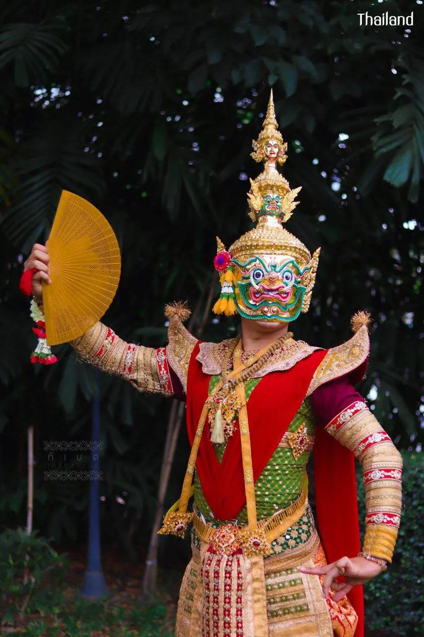 "ฉุยฉายทศกัณฐ์ลงสวน" Tossakanth into the garden | THAILAND 🇹🇭