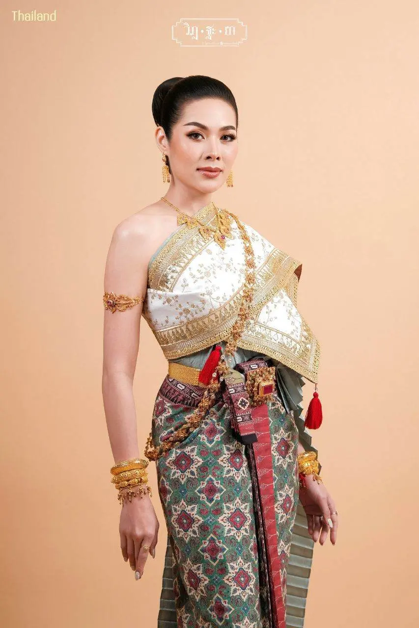 THAI TRADITIONAL DRESS: ชุดไทยโบราณผ้าลายอย่าง | THAILAND 🇹🇭