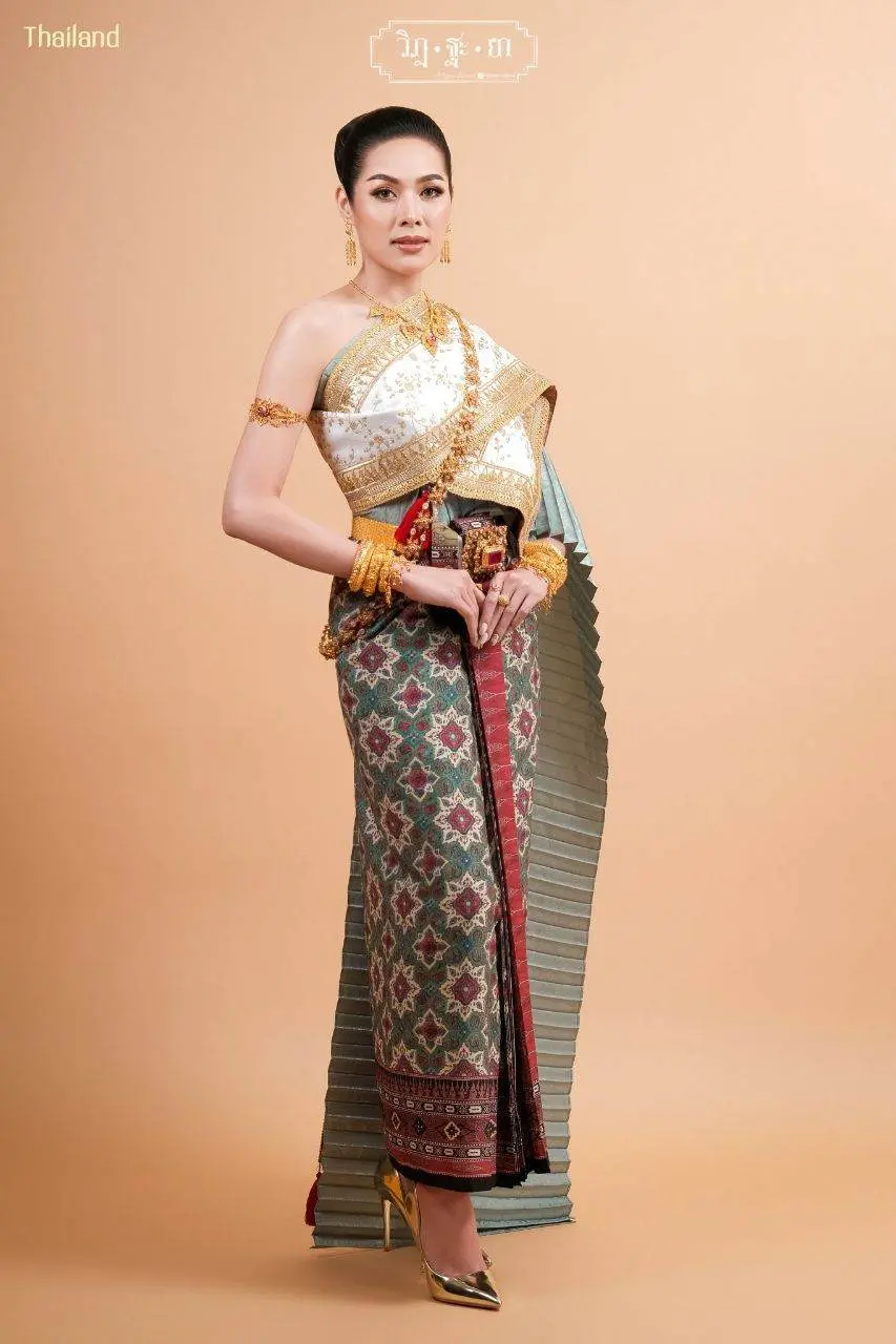 THAI TRADITIONAL DRESS: ชุดไทยโบราณผ้าลายอย่าง | THAILAND 🇹🇭