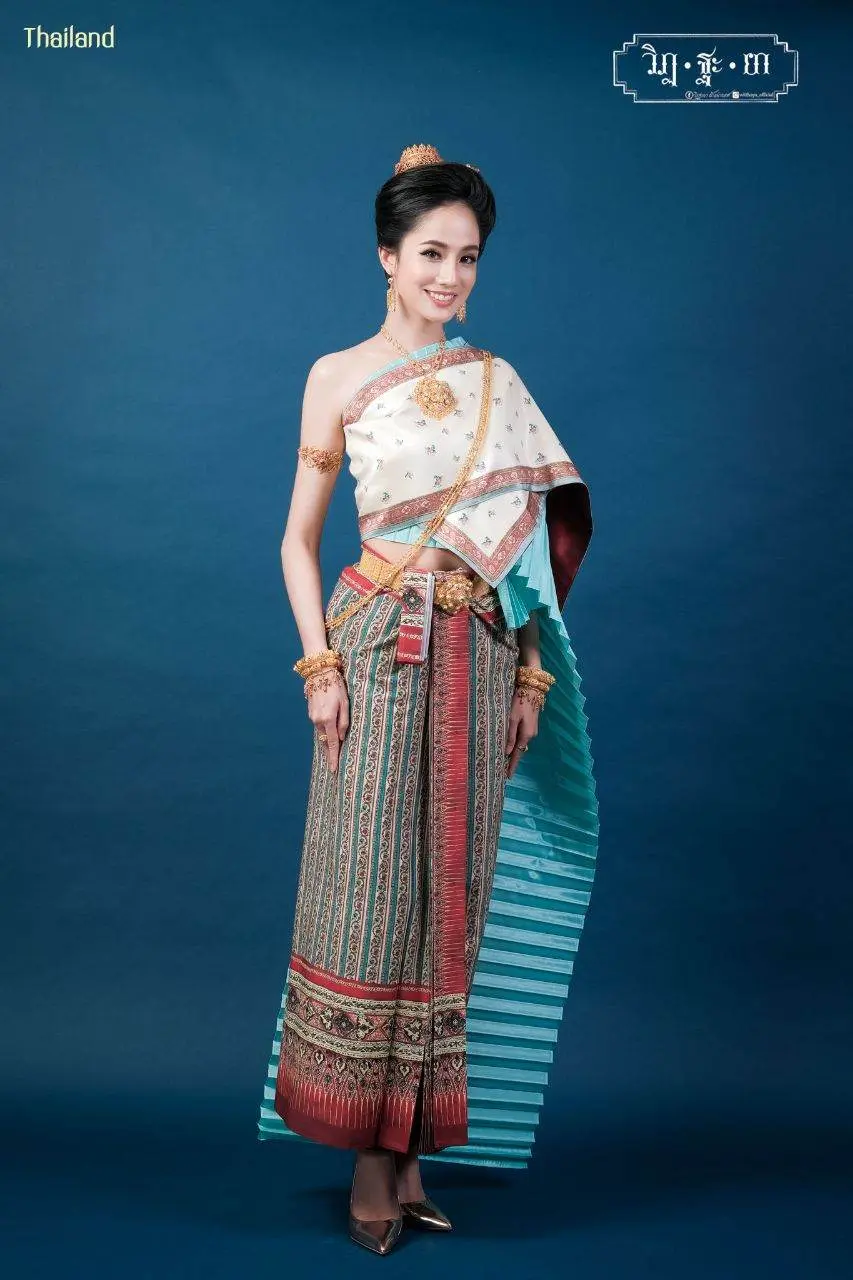 THAI TRADITIONAL DRESS: ชุดไทยโบราณผ้าลายอย่าง | THAILAND 🇹🇭