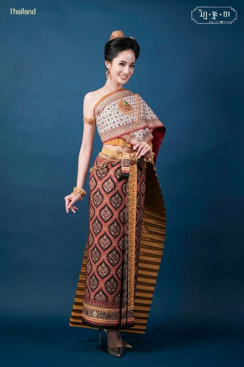 THAI TRADITIONAL DRESS: ชุดไทยโบราณผ้าลายอย่าง | THAILAND 🇹🇭