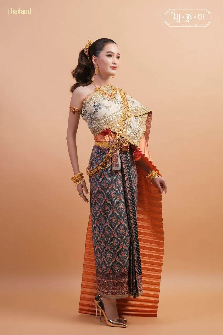 THAI TRADITIONAL DRESS: ชุดไทยโบราณผ้าลายอย่าง | THAILAND 🇹🇭