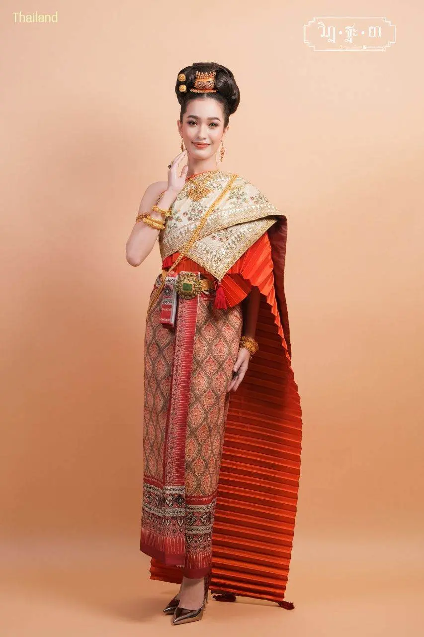 THAI TRADITIONAL DRESS: ชุดไทยโบราณผ้าลายอย่าง | THAILAND 🇹🇭