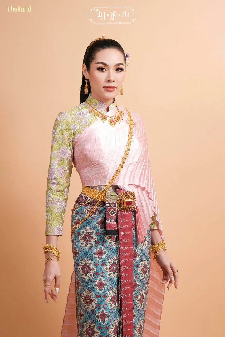 THAI TRADITIONAL DRESS: ชุดไทยโบราณผ้าลายอย่าง | THAILAND 🇹🇭