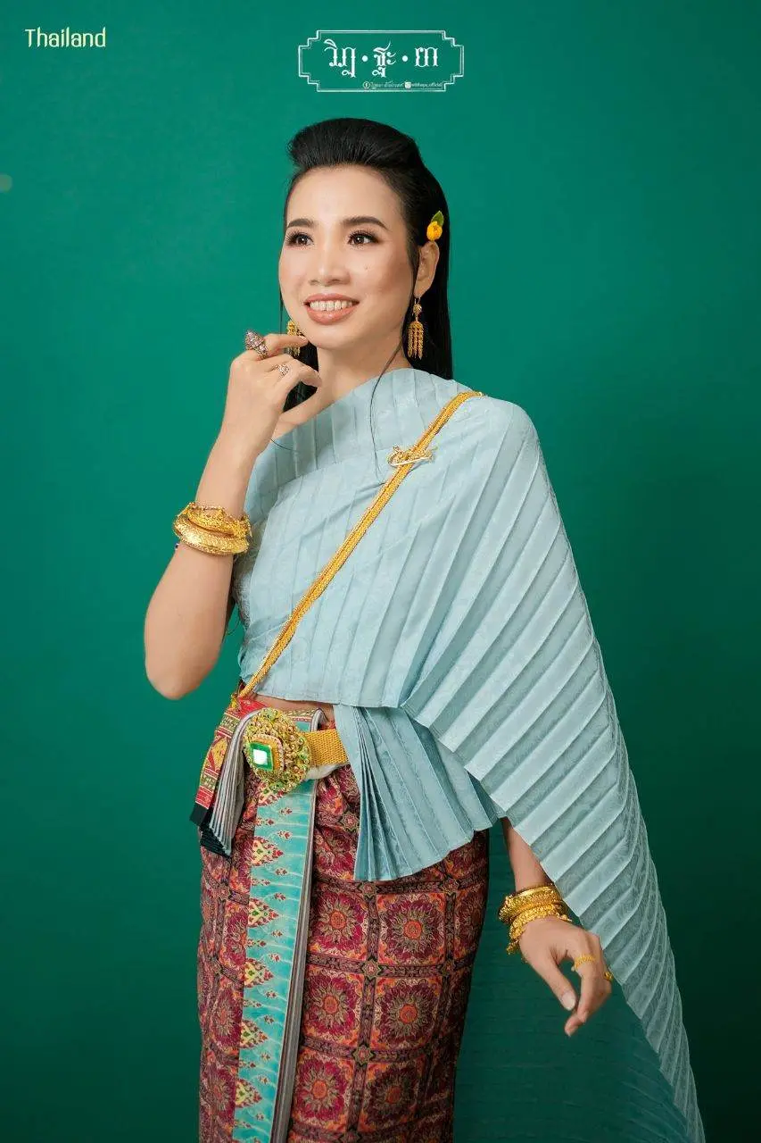 THAI TRADITIONAL DRESS: ชุดไทยโบราณ ผ้าลายอย่าง | THAILAND 🇹🇭