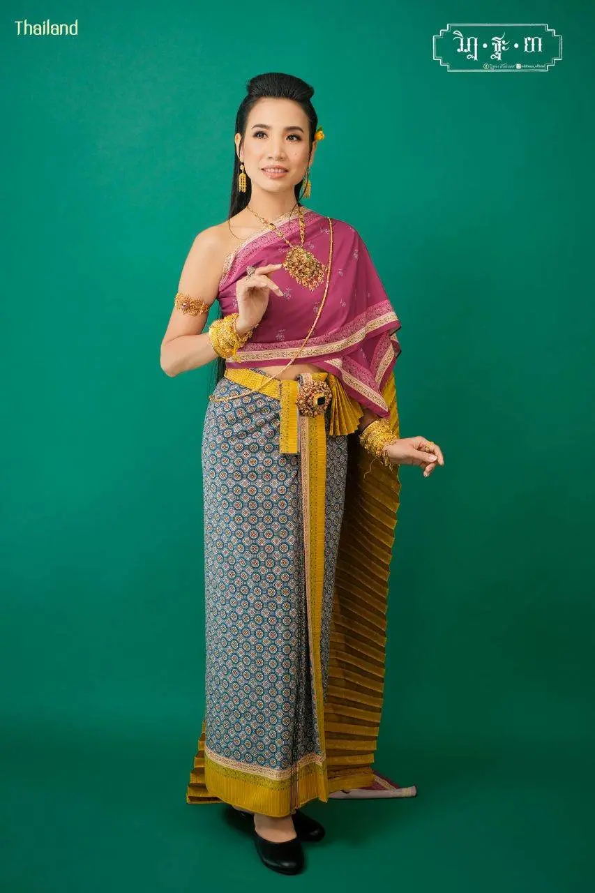 THAI TRADITIONAL DRESS: ชุดไทยโบราณ ผ้าลายอย่าง | THAILAND 🇹🇭