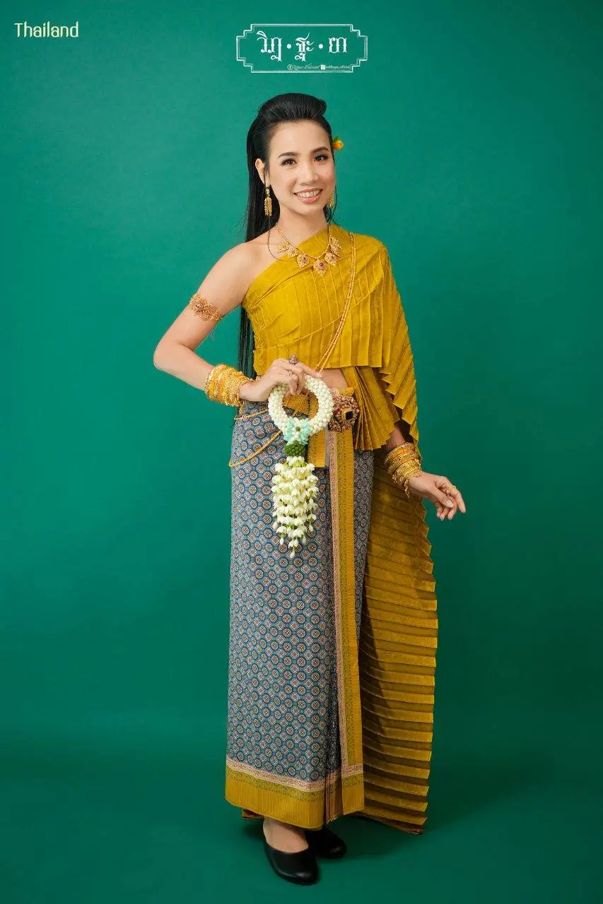 THAI TRADITIONAL DRESS: ชุดไทยโบราณ ผ้าลายอย่าง | THAILAND 🇹🇭