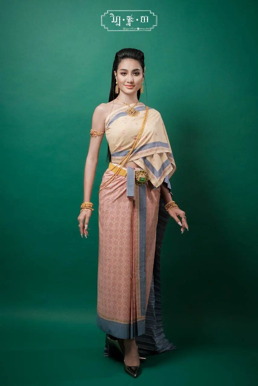 THAI TRADITIONAL DRESS: ชุดไทยโบราณ ผ้าลายอย่าง | THAILAND 🇹🇭