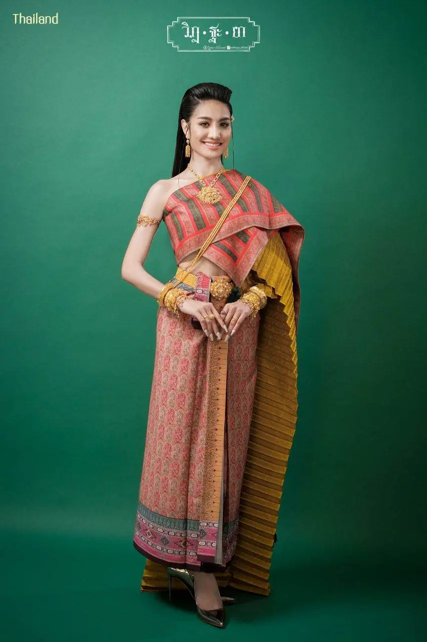THAI TRADITIONAL DRESS: ชุดไทยโบราณ ผ้าลายอย่าง | THAILAND 🇹🇭