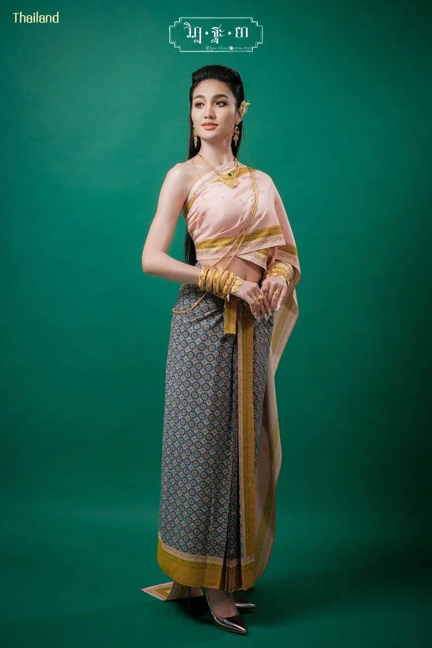 THAI TRADITIONAL DRESS: ชุดไทยโบราณ ผ้าลายอย่าง | THAILAND 🇹🇭
