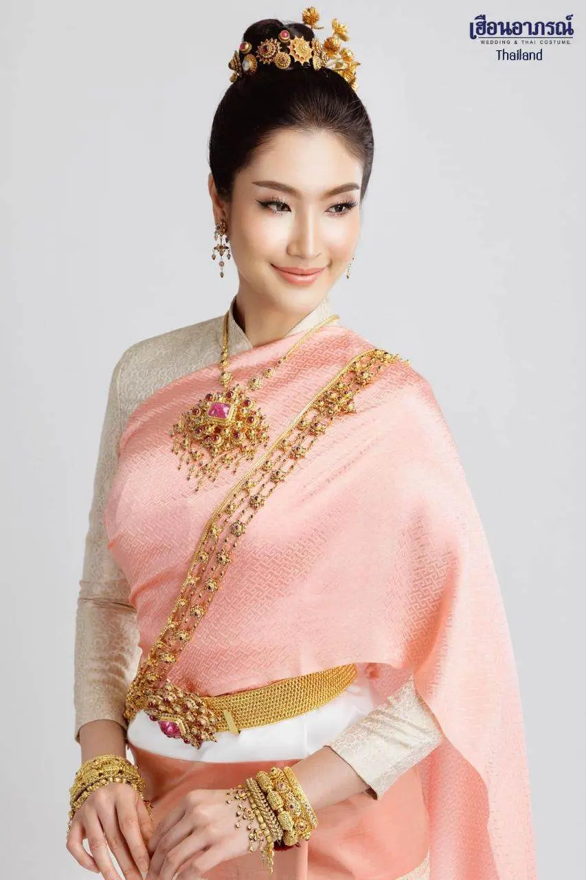 Lanna Traditional Costume: ชุดแต่งงานล้านนา | THAILAND 🇹🇭