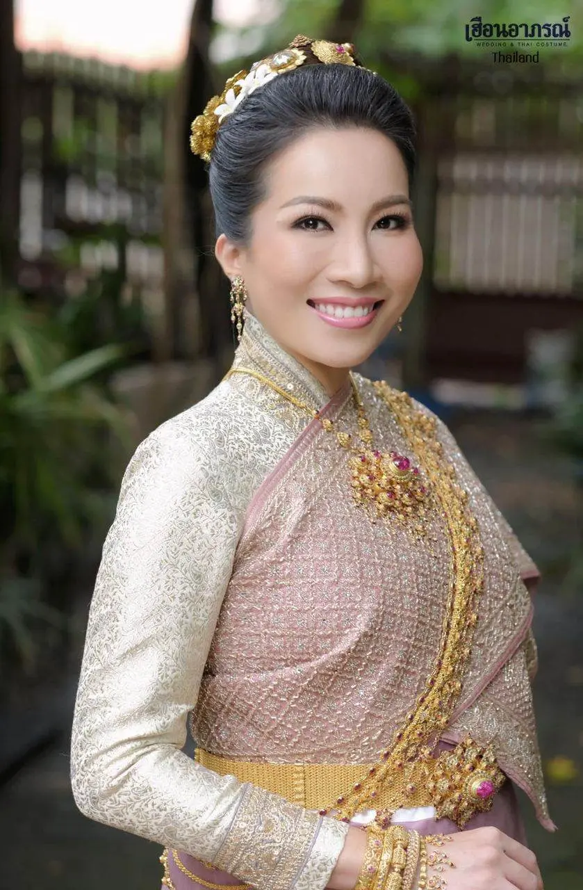 Lanna Traditional Costume: ชุดแต่งงานล้านนา | THAILAND 🇹🇭