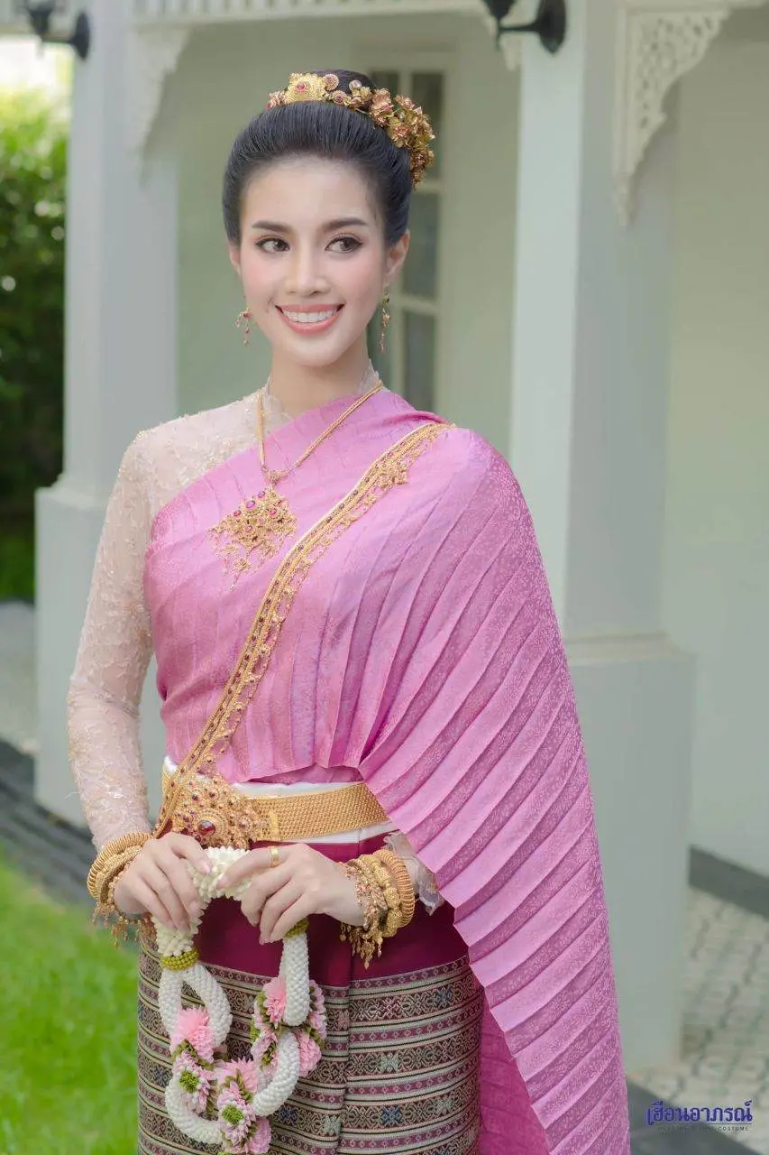 Lanna Traditional Costume: ชุดแต่งงานล้านนา | THAILAND 🇹🇭