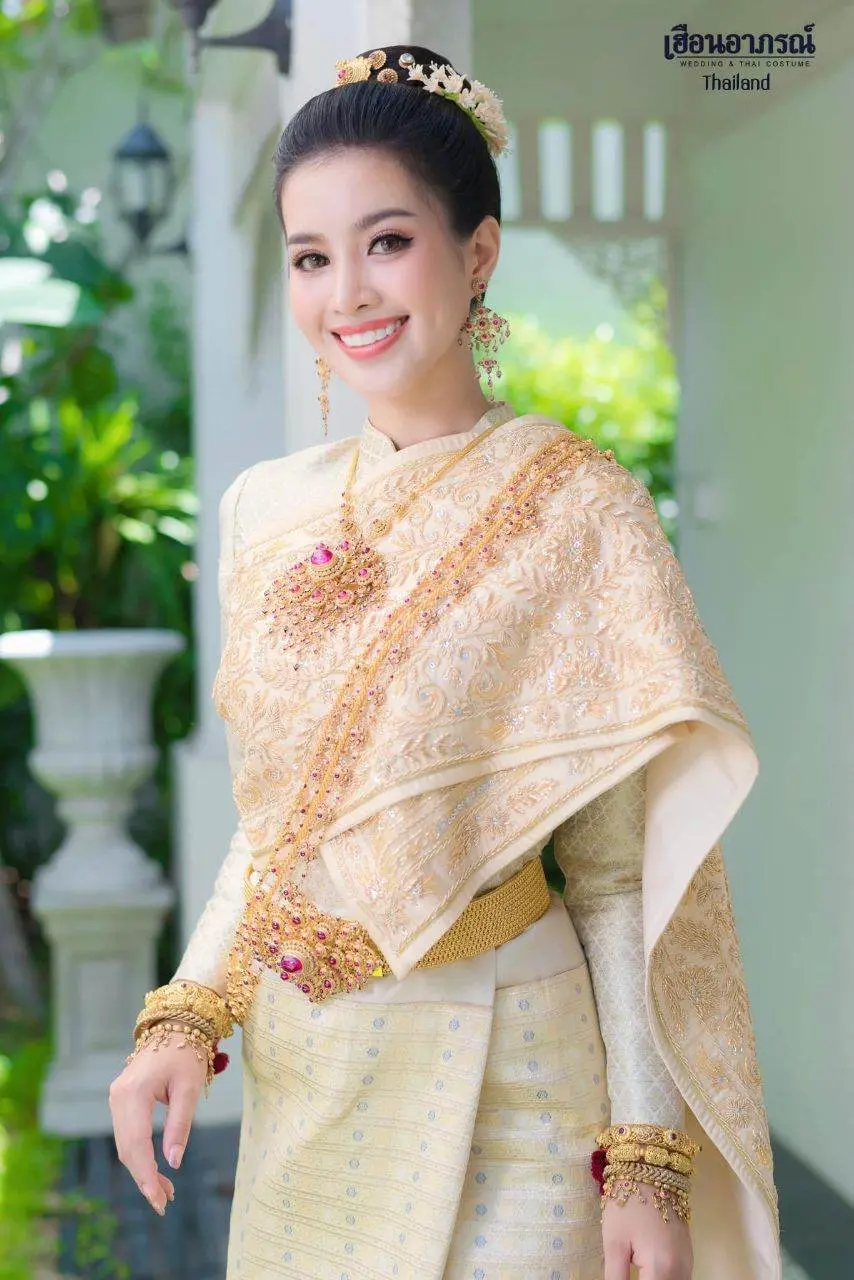 Lanna Traditional Costume: ชุดแต่งงานล้านนา | THAILAND 🇹🇭