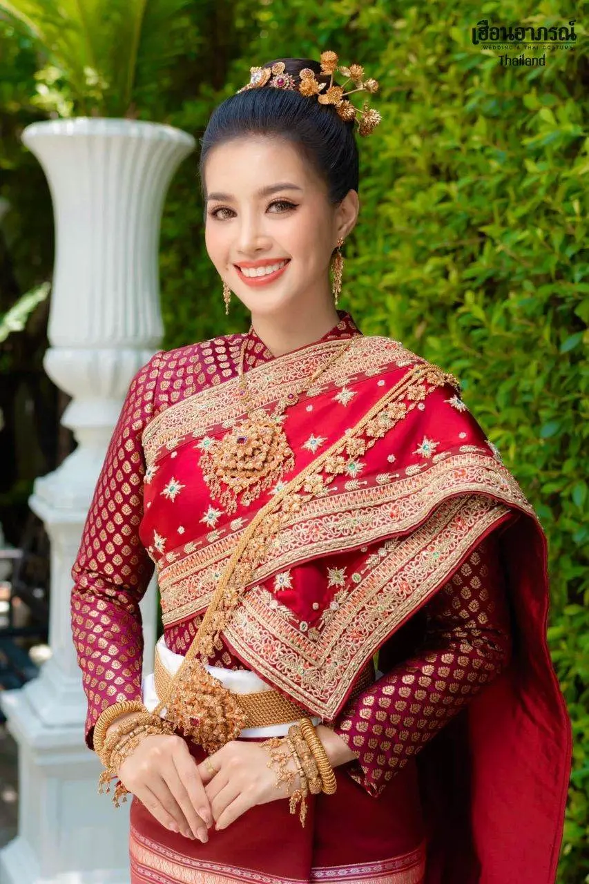Lanna Traditional Costume: ชุดแต่งงานล้านนา | THAILAND 🇹🇭