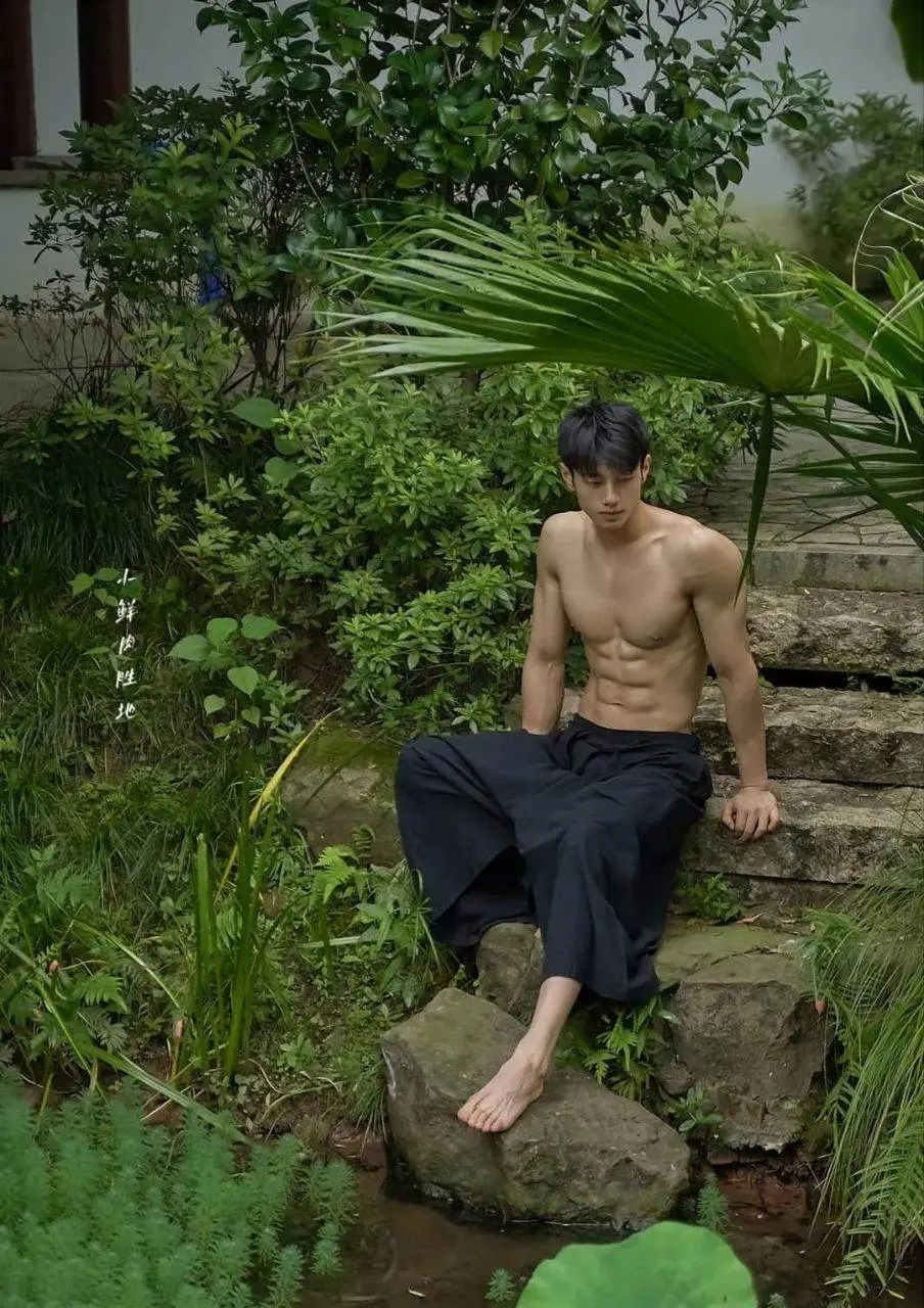 คลั่งเรือนกายชายหนุ่ม11