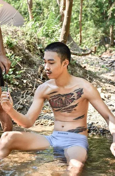 คลั่งเรือนกายชายหนุ่ม11