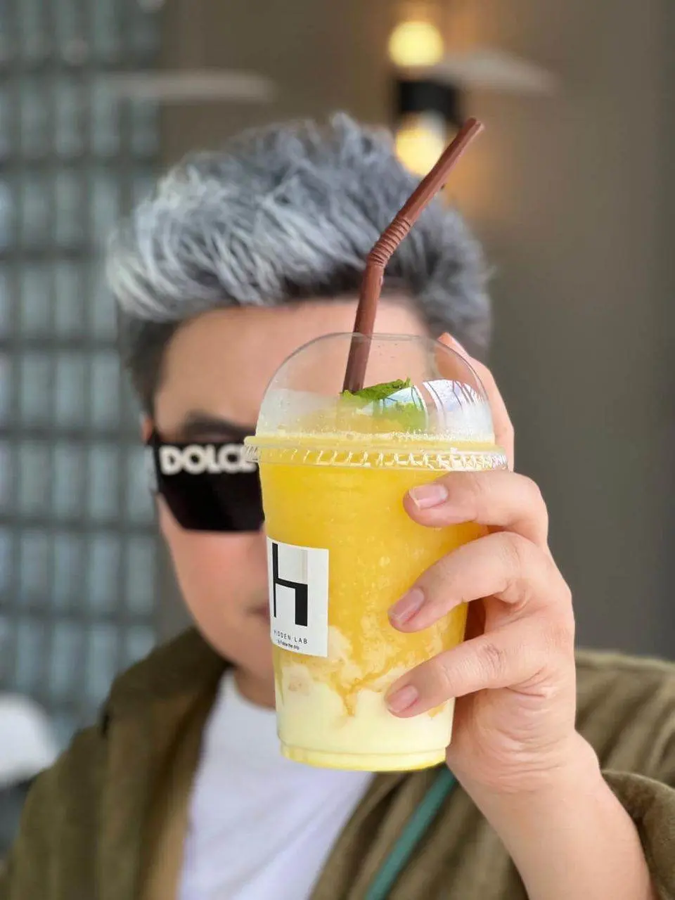 faydolce พิธีกรสายแฟ พาไปถ่ายแบบที่ hidden lab cafe pattya