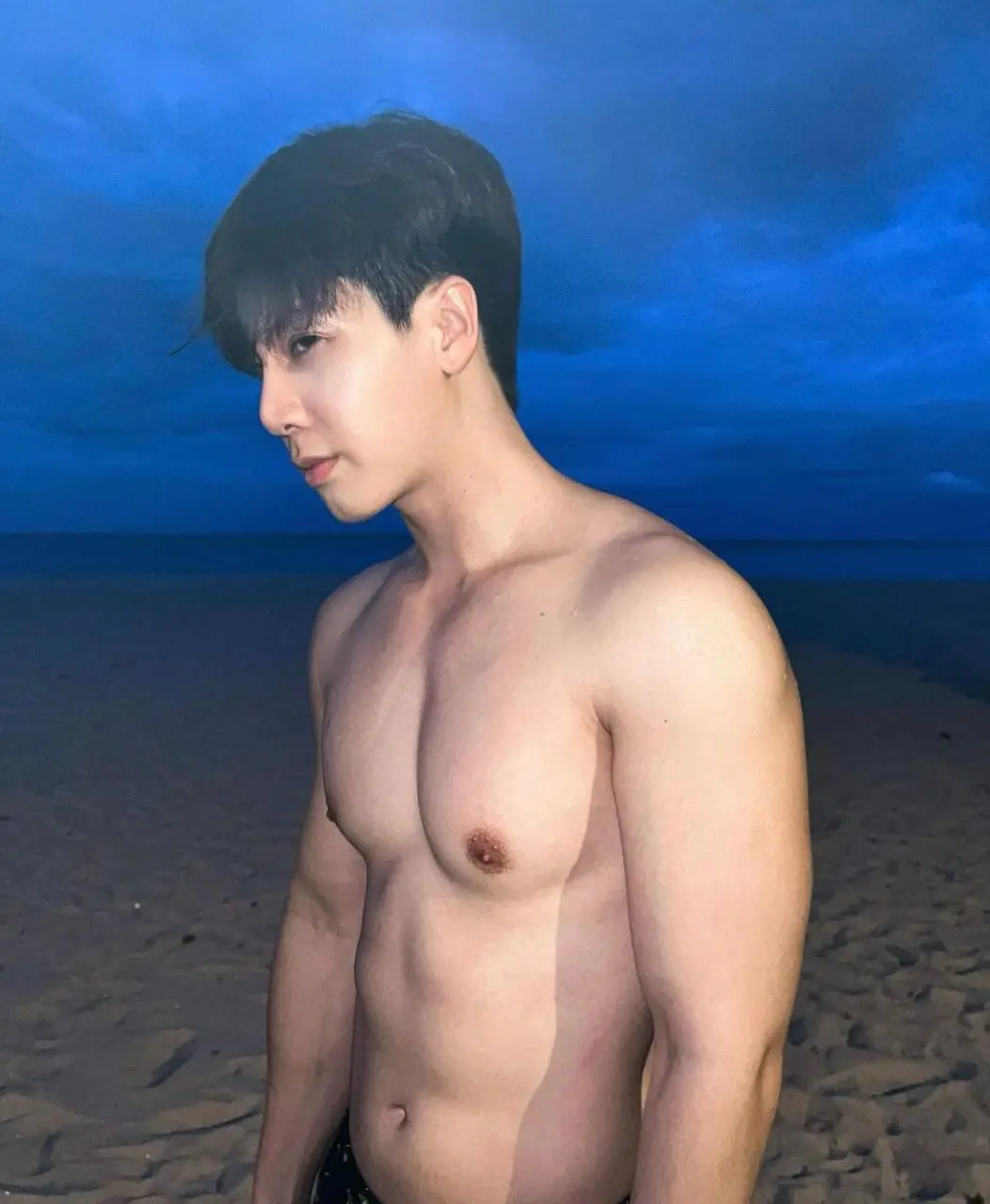คลั่งเรือนกายชายหนุ่ม25
