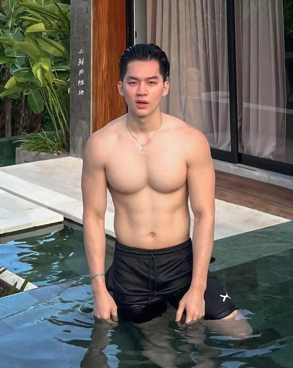 คลั่งเรือนกายชายหนุ่ม34