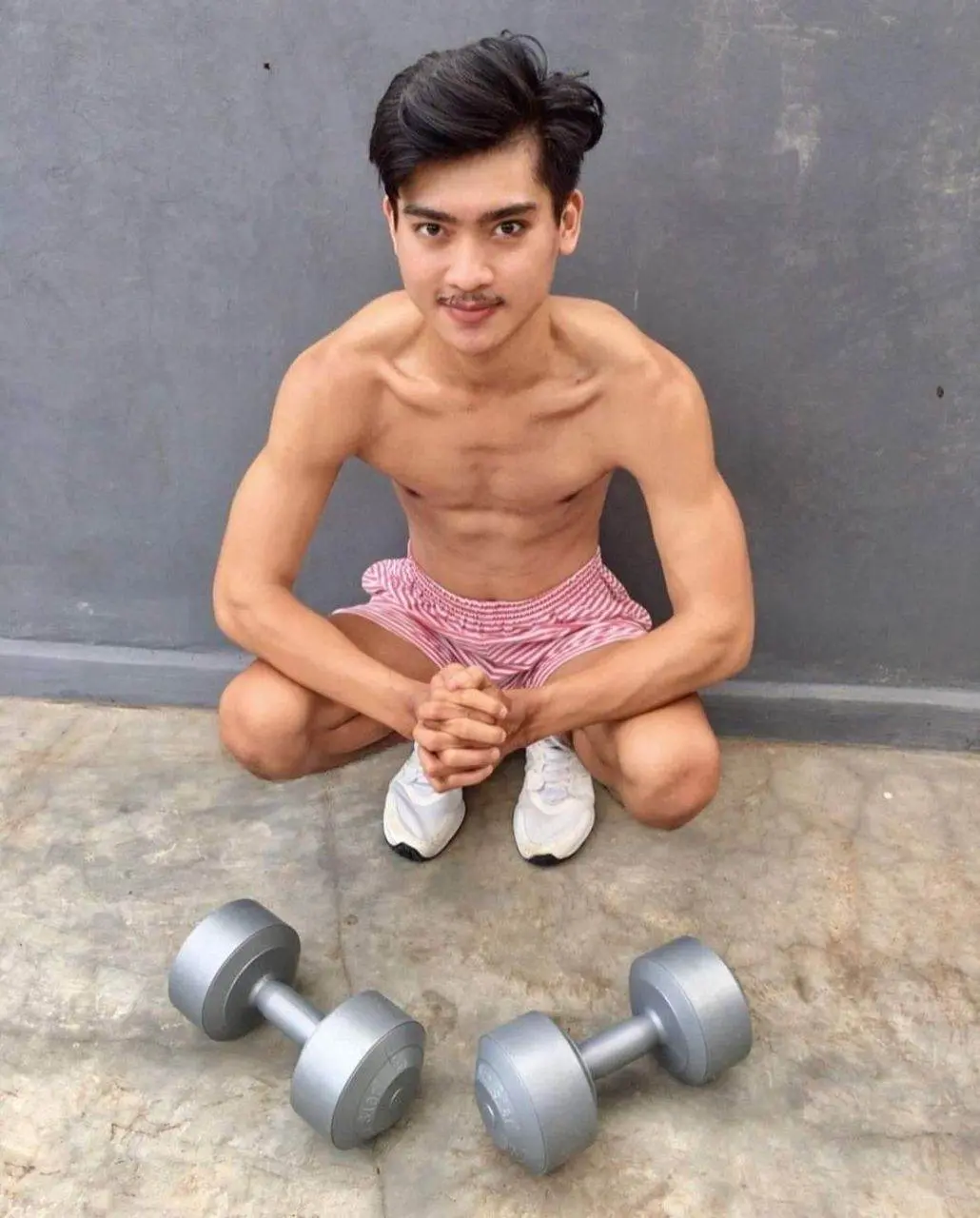 คลั่งเรือนกายชายหนุ่ม35