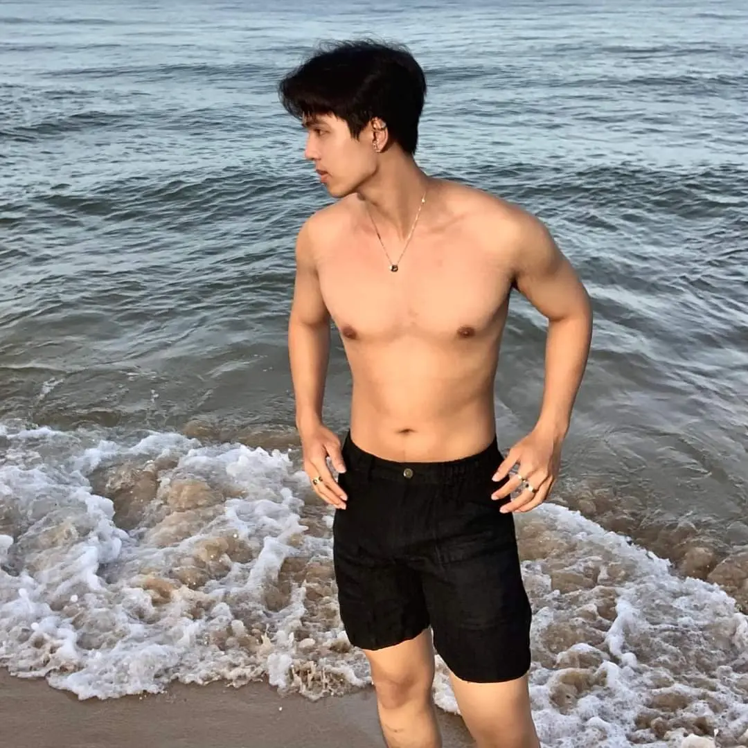 คลั่งเรือนกายชายหนุ่ม35