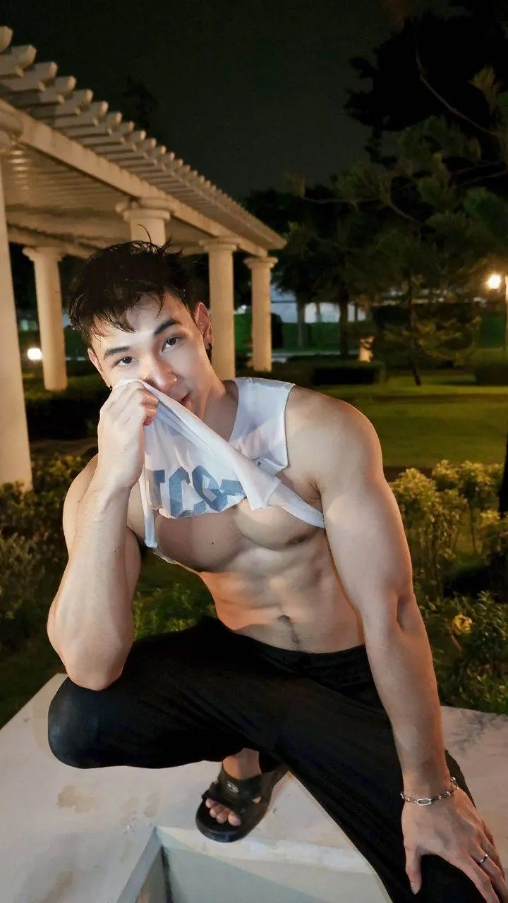 คลั่งเรือนกายชายหนุ่ม36
