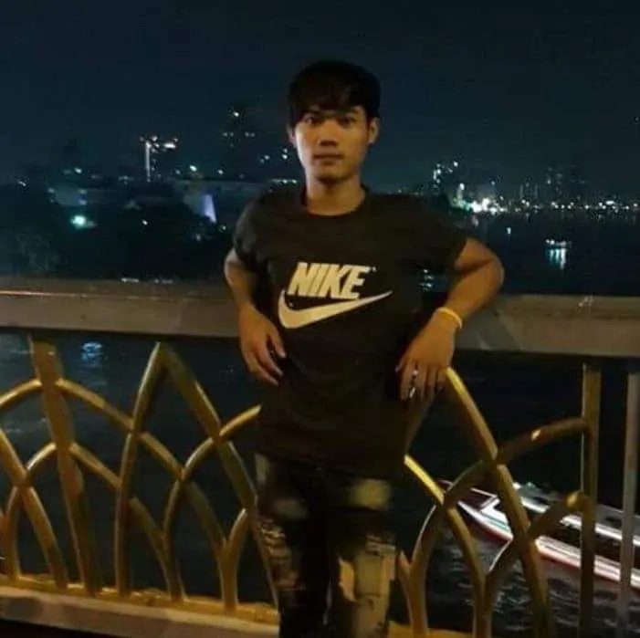 คลั่งเรือนกายชายหนุ่ม37