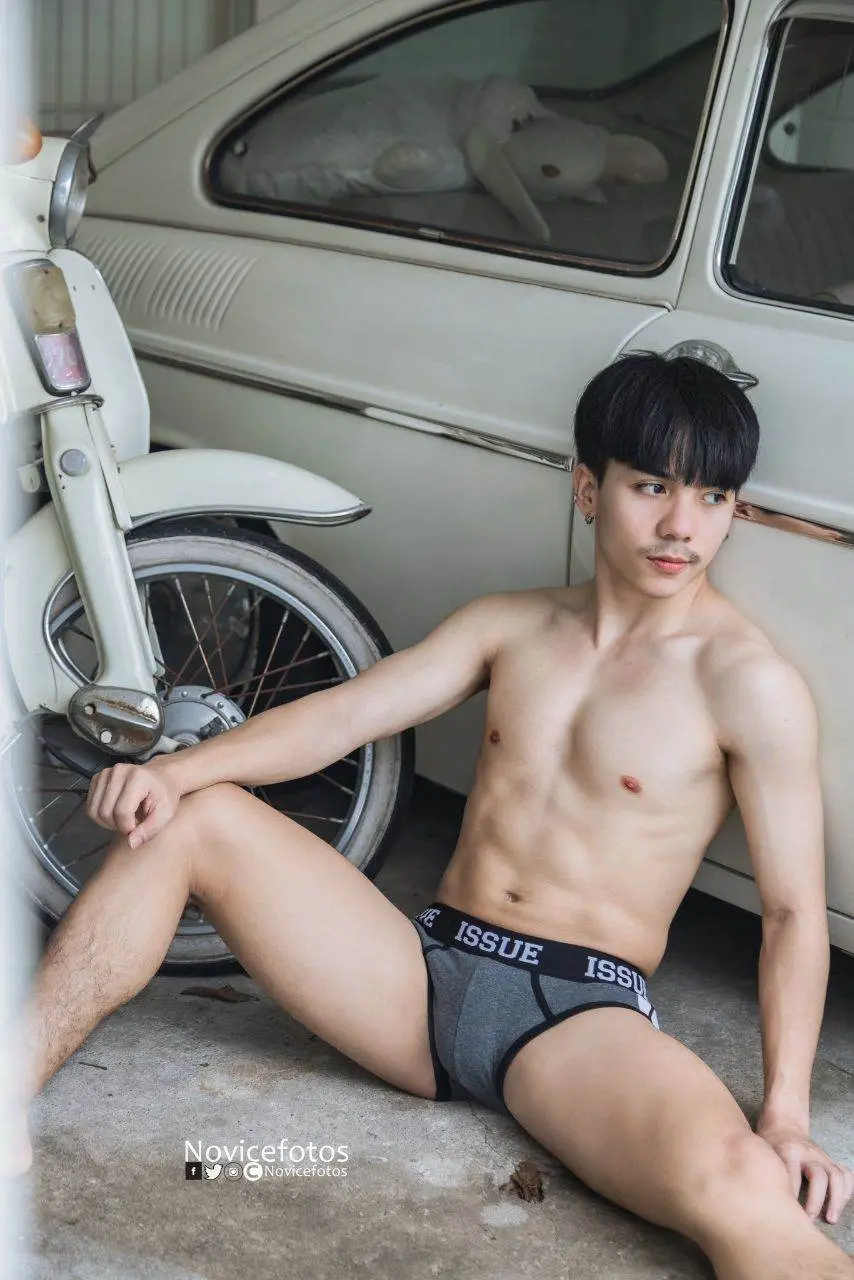 คลั่งเรือนกายชายหนุ่ม40