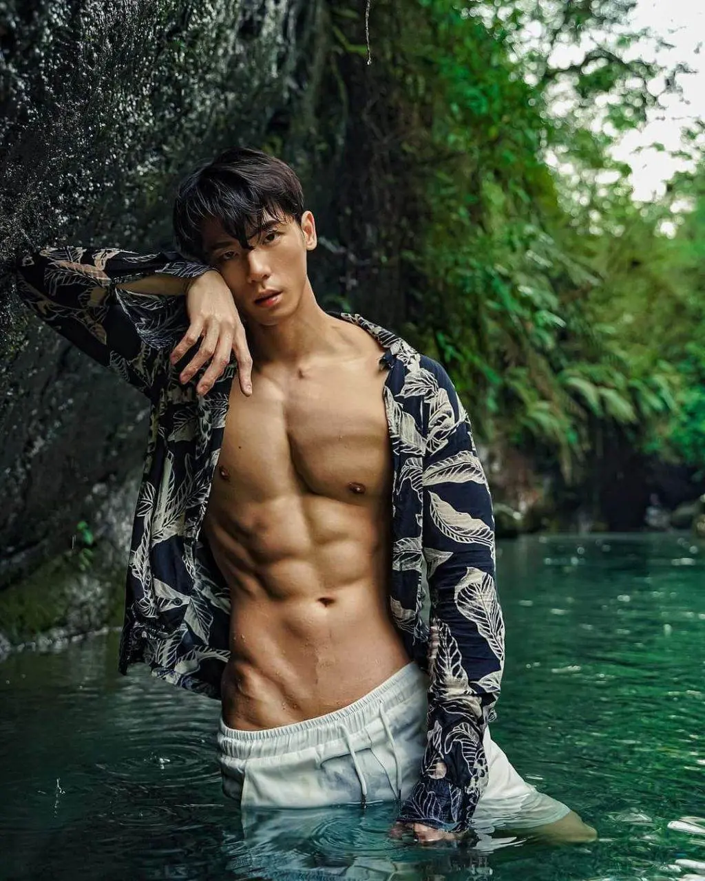 คลั่งเรือนกายชายหนุ่ม40