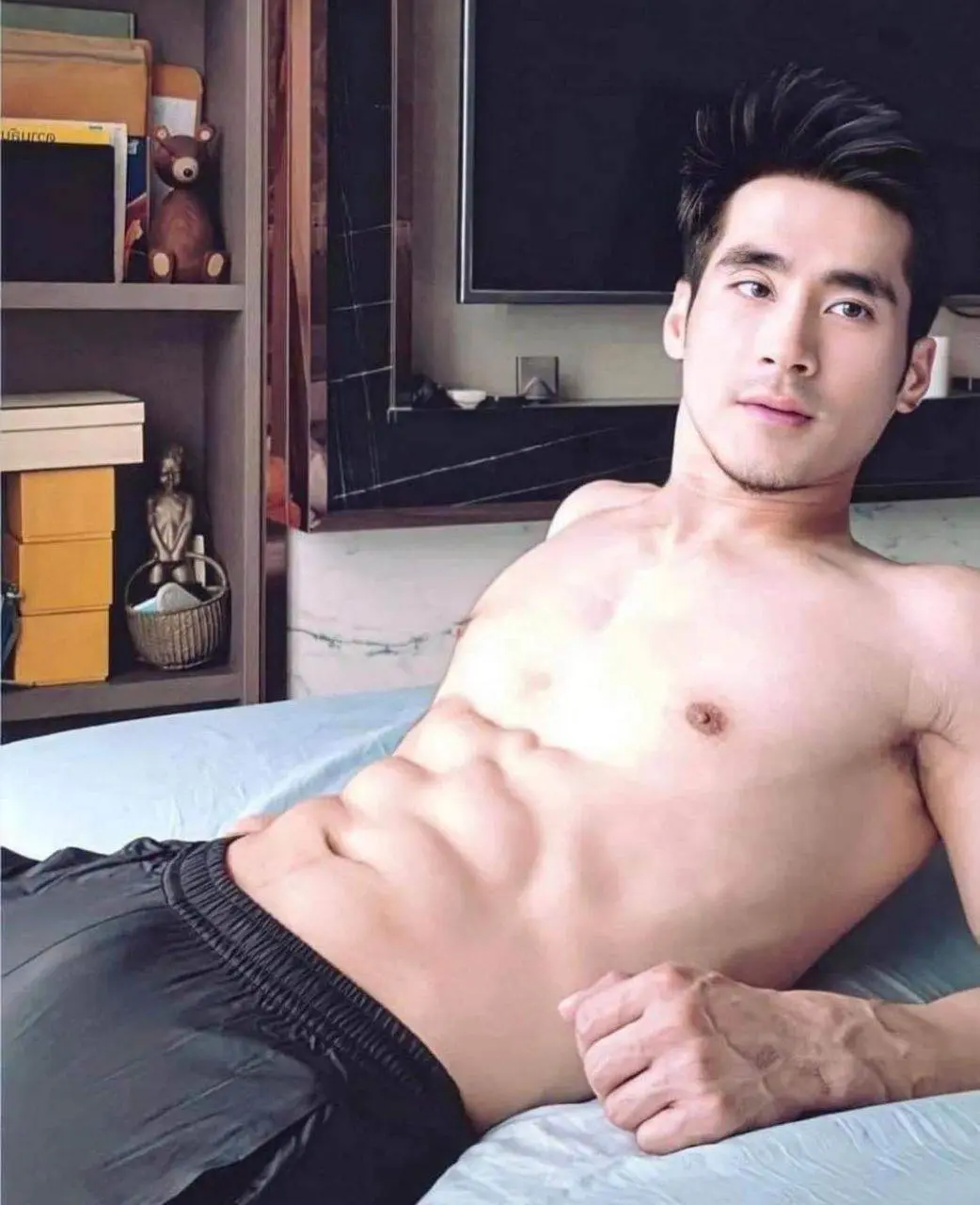 คลั่งเรือนกายชายหนุ่ม47