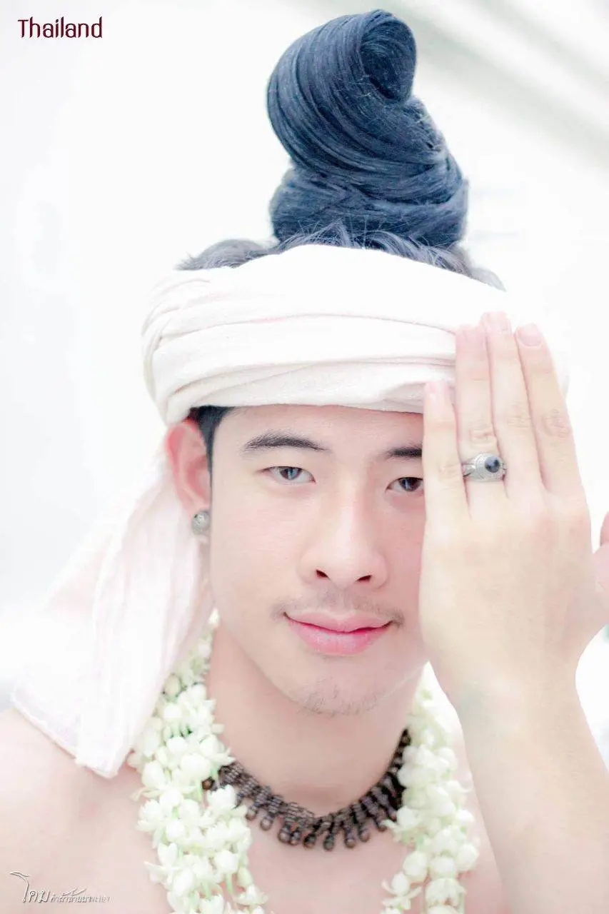 Lanna guy in traditional costume | THAILAND 🇹🇭