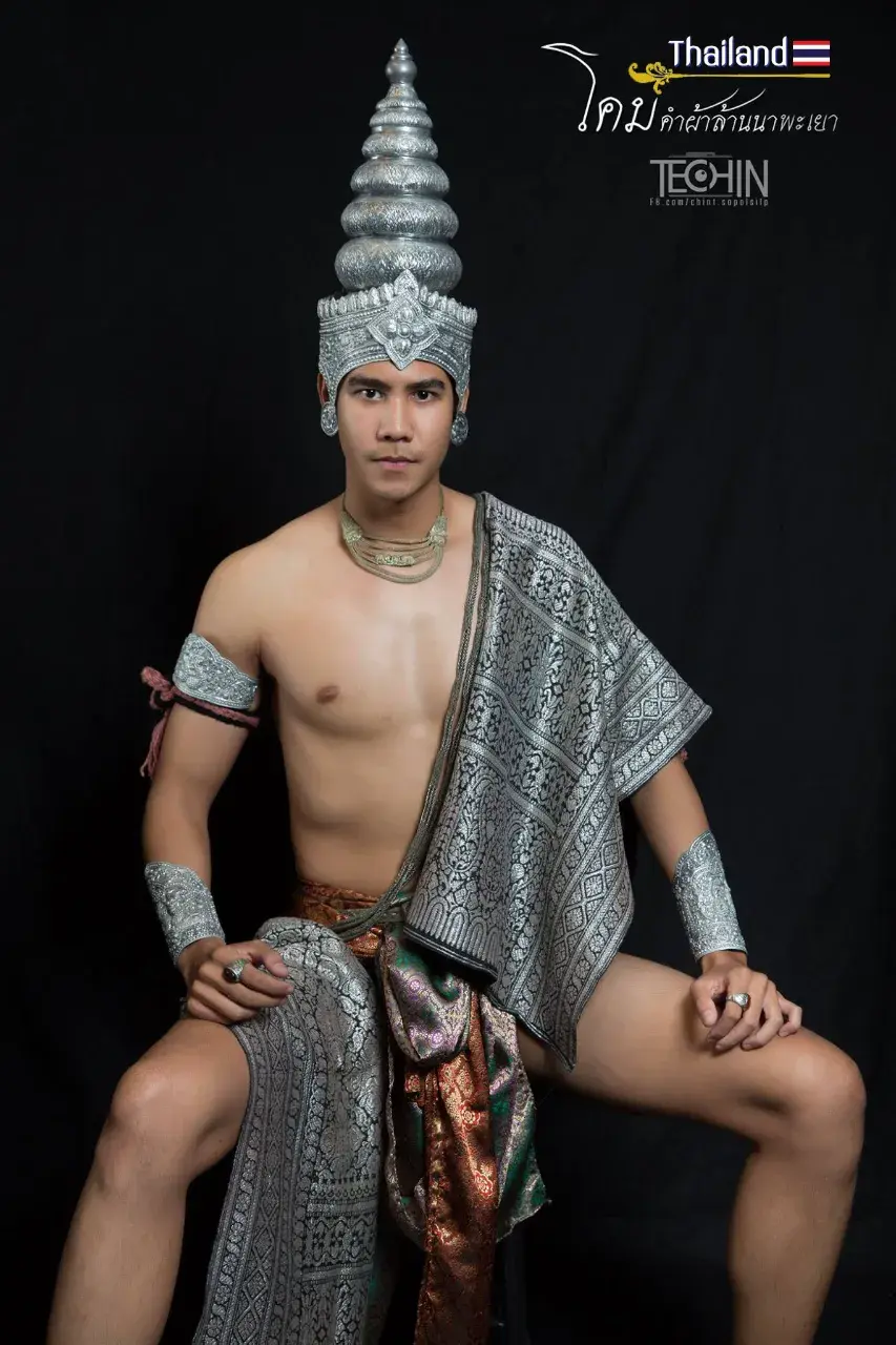 Lanna guy in traditional costume | THAILAND 🇹🇭