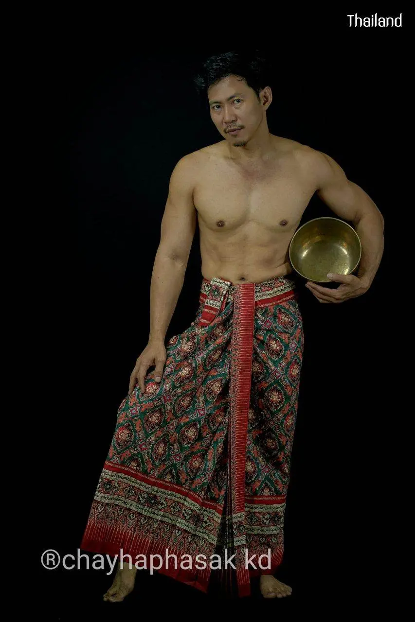 THAI GUY IN TRADITIONAL OUTFIT | THAILAND 🇹🇭