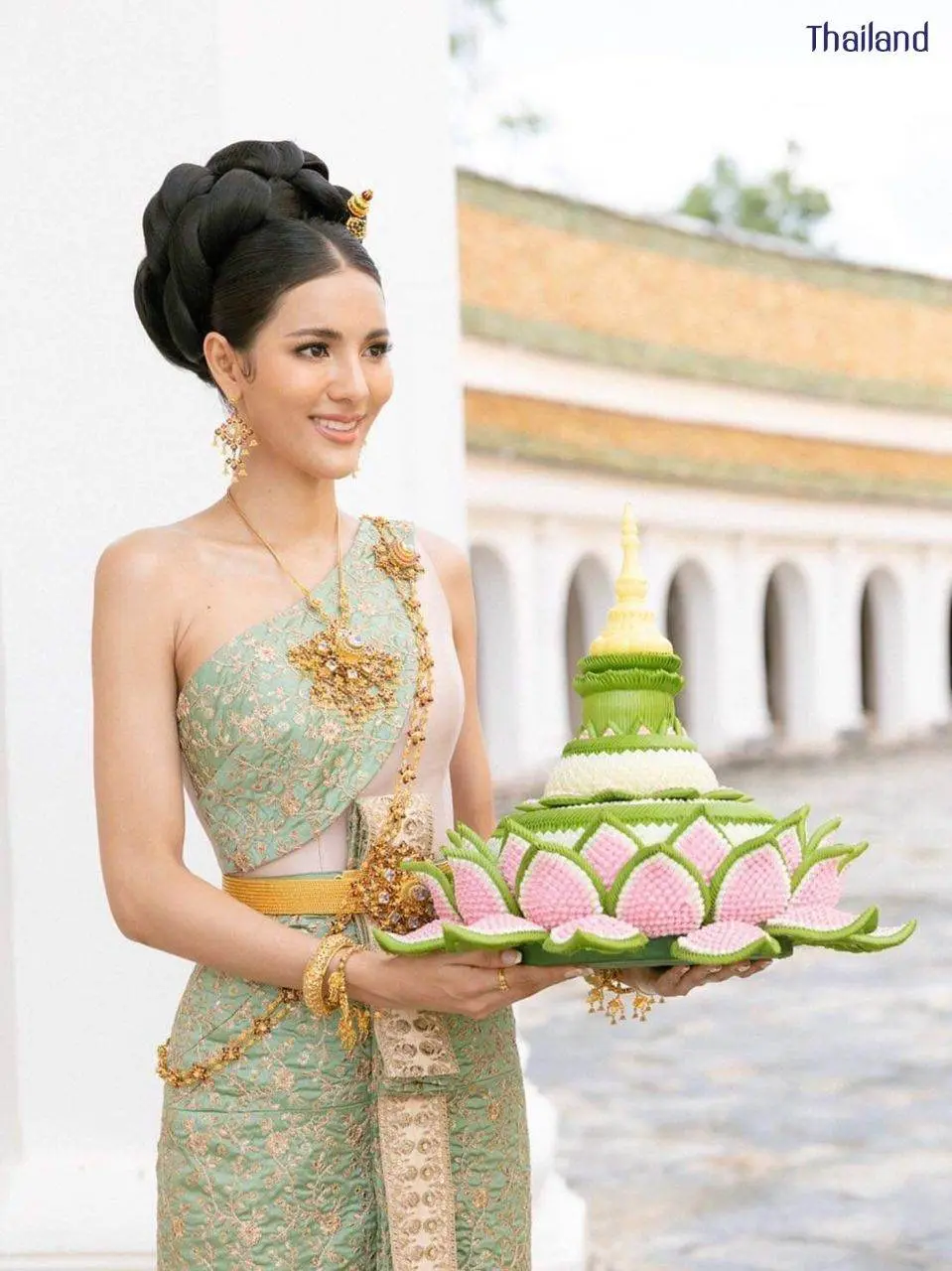 THAILAND 🇹🇭 | The History of Loy Krathong Festival!🧡
