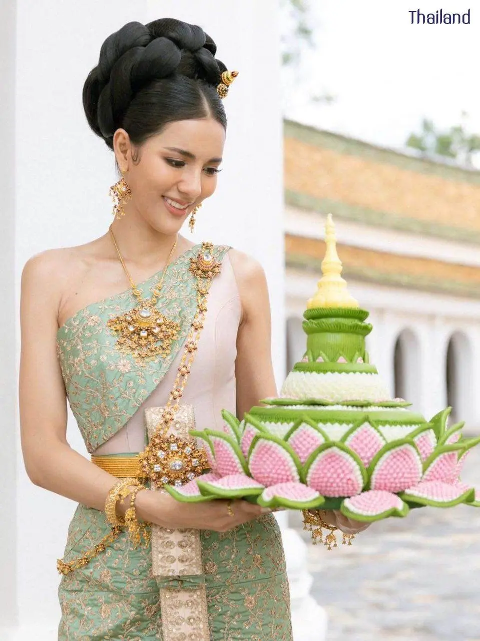 THAILAND 🇹🇭 | The History of Loy Krathong Festival!🧡