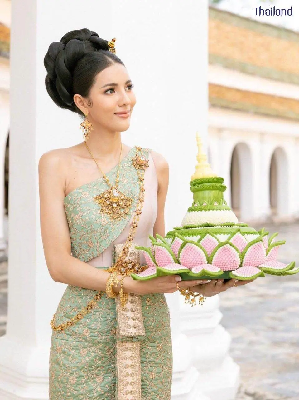 THAILAND 🇹🇭 | The History of Loy Krathong Festival!🧡
