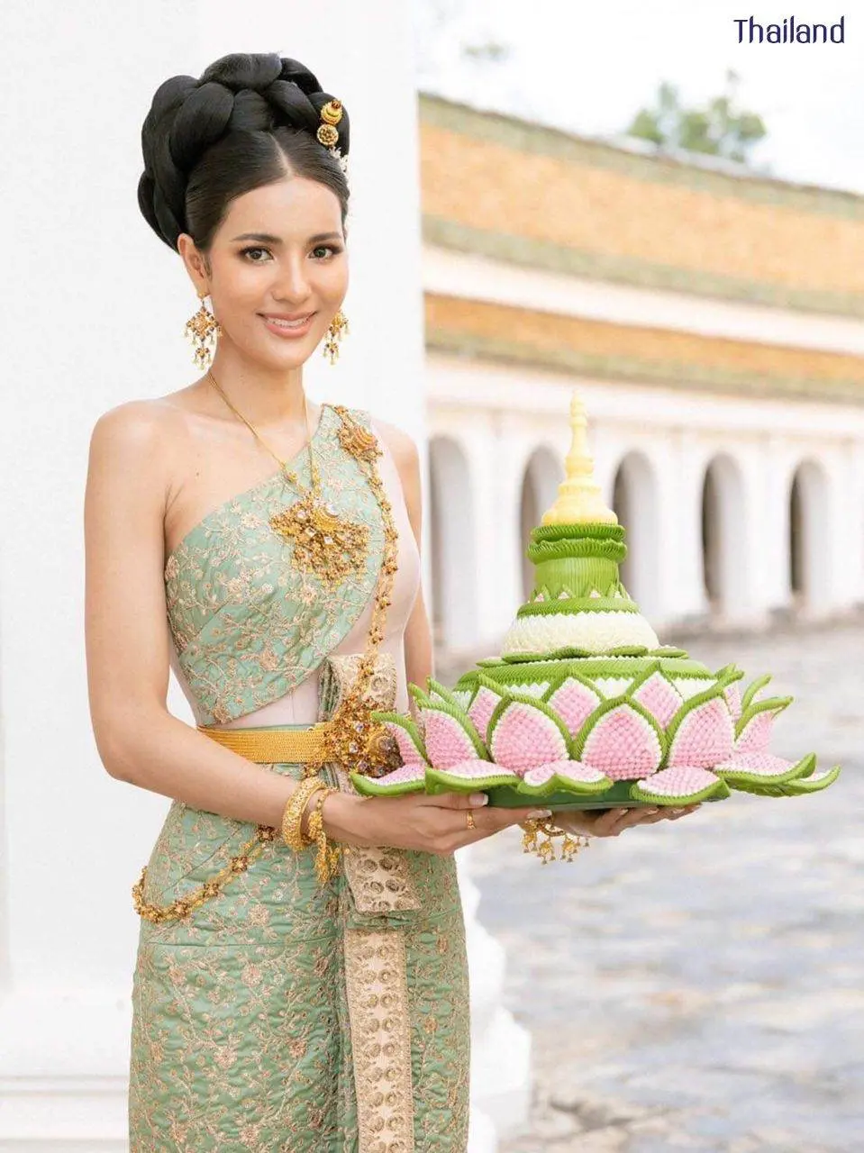 THAILAND 🇹🇭 | The History of Loy Krathong Festival!🧡