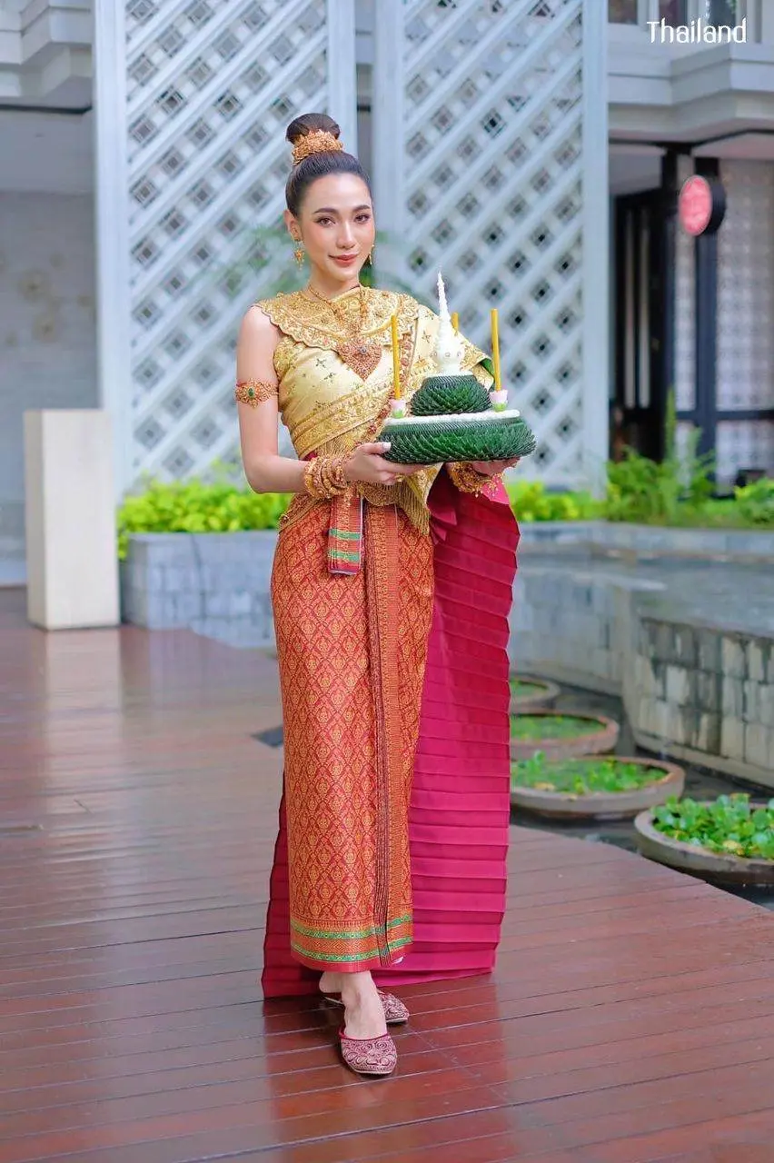 THAILAND 🇹🇭 | The History of Loy Krathong Festival!🧡