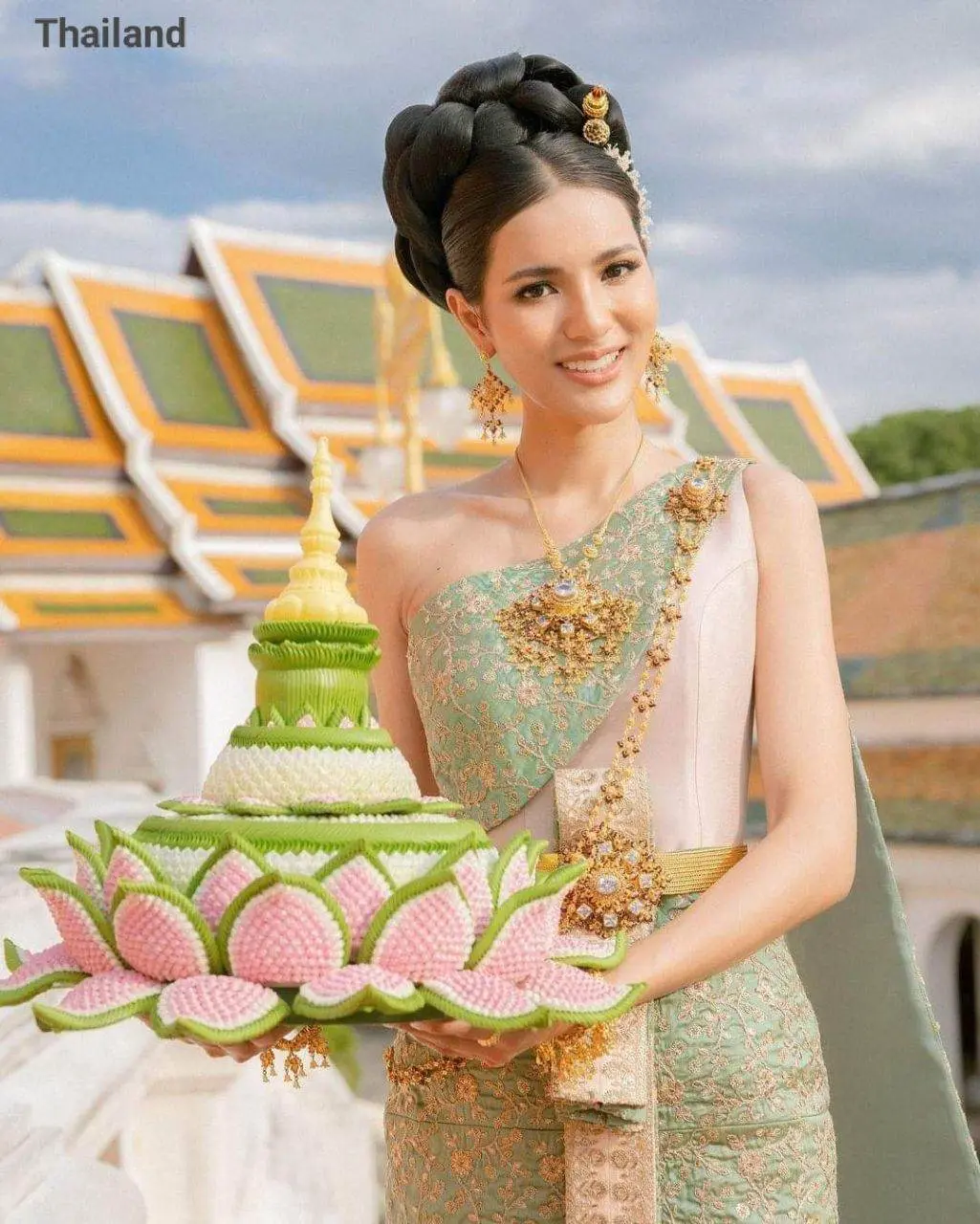 THAILAND 🇹🇭 | The History of Loy Krathong Festival!🧡