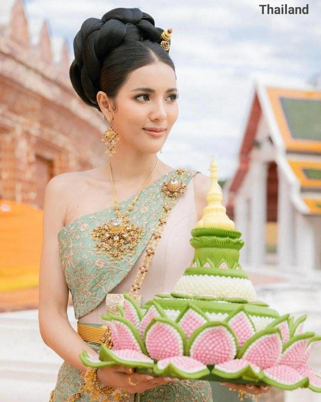 THAILAND 🇹🇭 | The History of Loy Krathong Festival!🧡