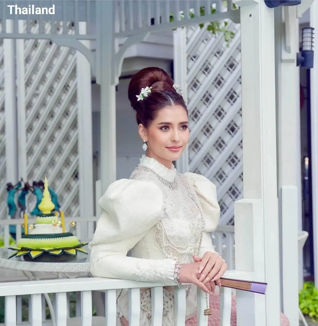 THAILAND 🇹🇭 | The History of Loy Krathong Festival!🧡
