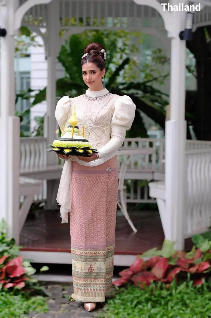 THAILAND 🇹🇭 | The History of Loy Krathong Festival!🧡