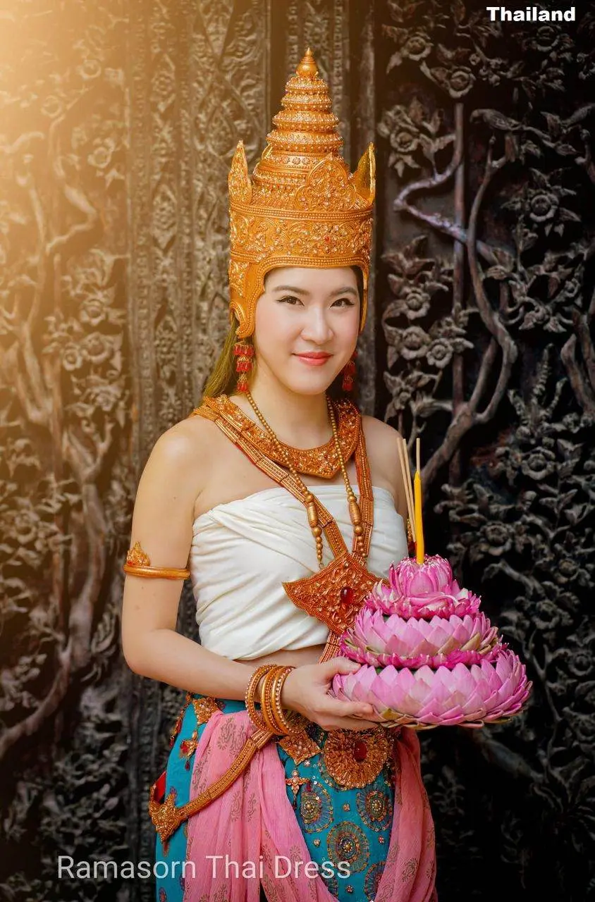 THAILAND 🇹🇭 | The History of Loy Krathong Festival!🧡